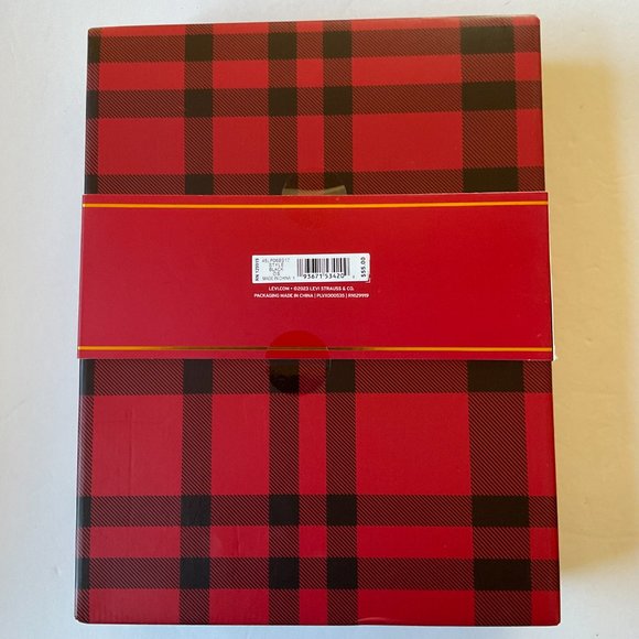 LEVI'S Men's "Beanie & Scarf" Boxed Gift Set NIB - Picture 3 of 4